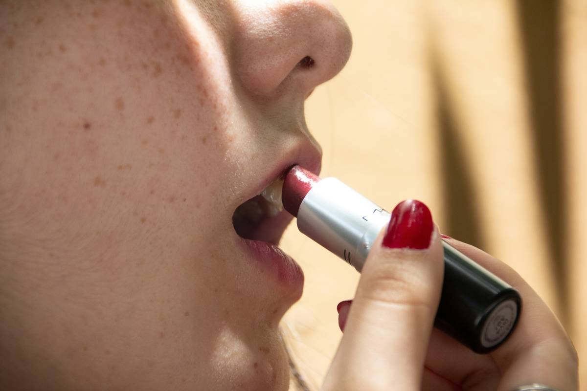 Master Lip Crayon Application Like a Pro: Your Foolproof Guide to Flawless, Long-Lasting Color