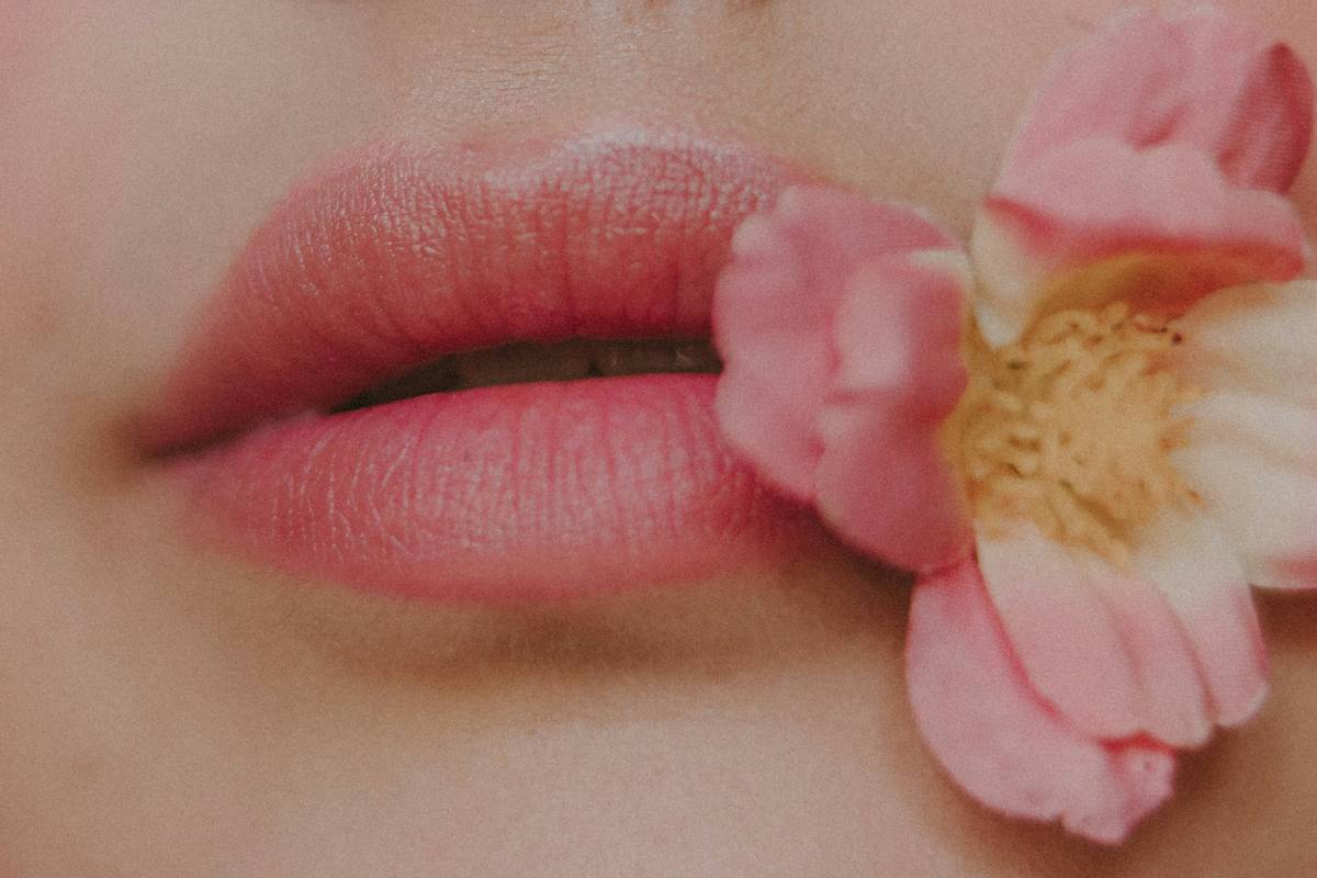Why Your Search for the Perfect “Subtle Lip Crayon” Ends Here (No More Blurry, Bleeding Lips)